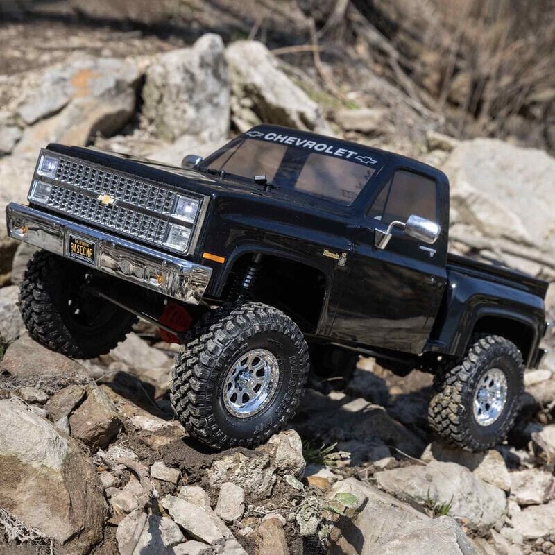 1-10 SCX10 III Base Camp 1982 Chevrolet K10 4X4 RTR Brushed Rock Crawler  Black