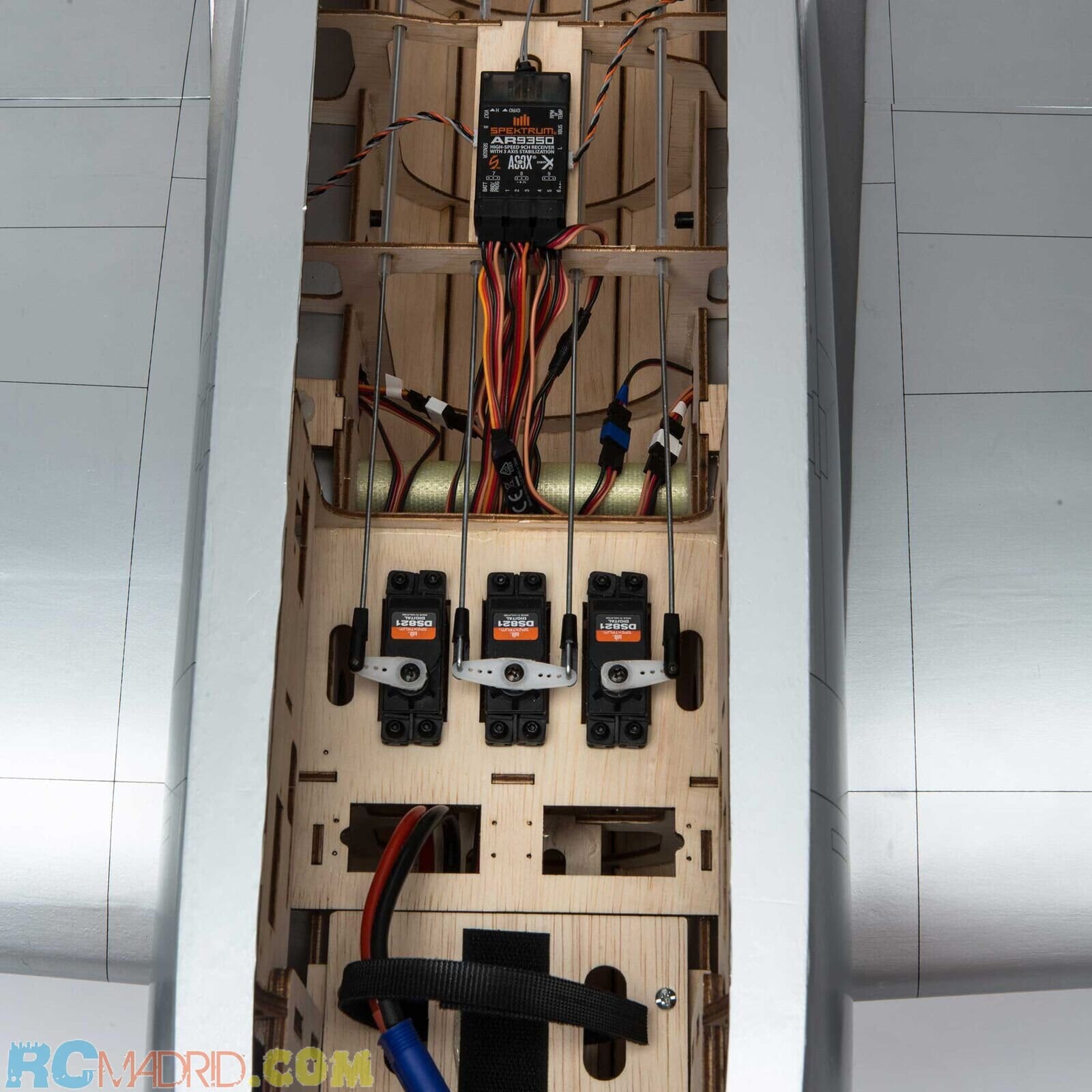 Avión P-47D Thunderbolt 20cc ARF 67"