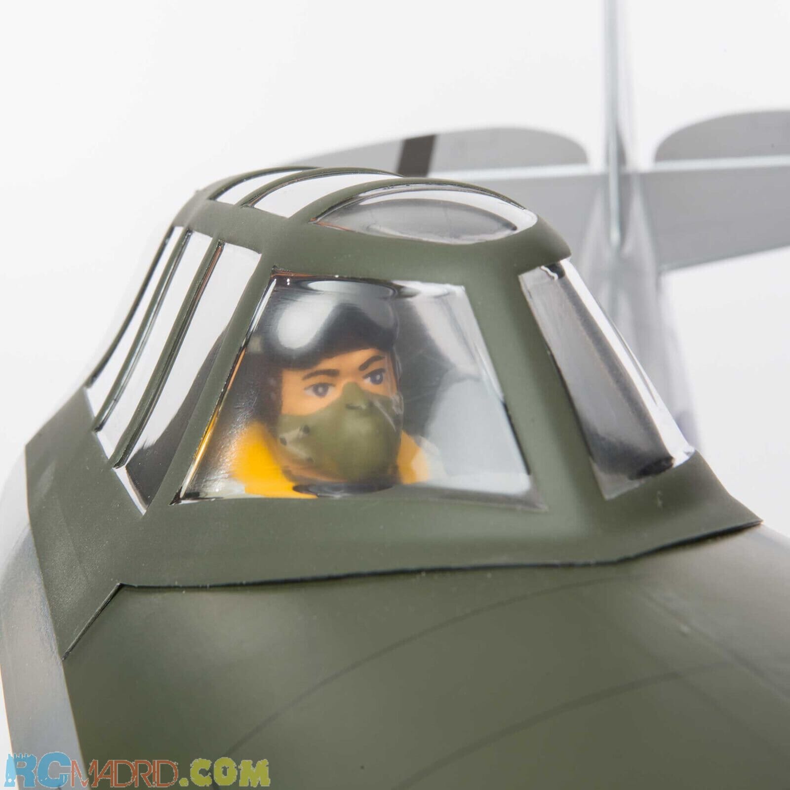 Avión P-47D Thunderbolt 20cc ARF 67"