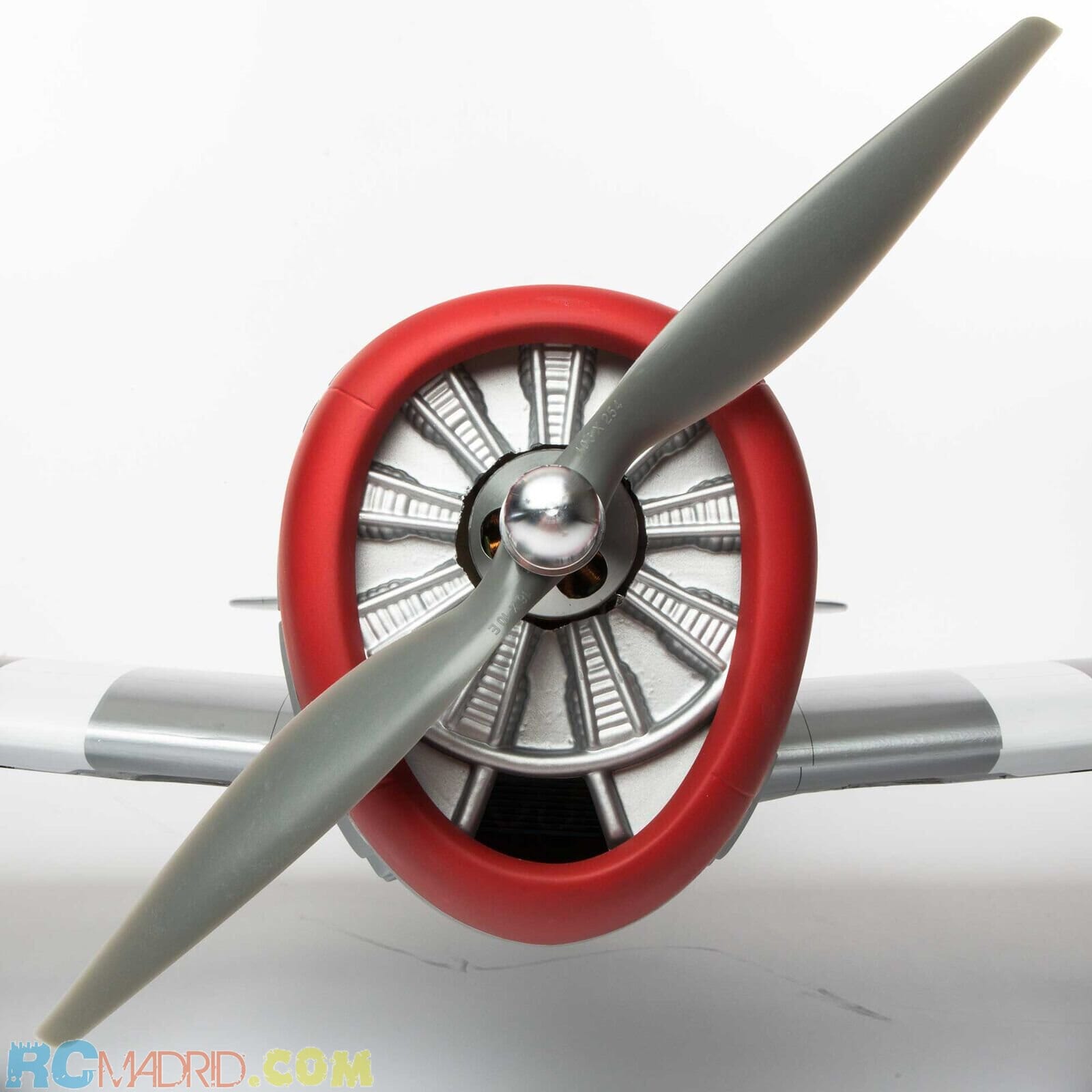 Avión P-47D Thunderbolt 20cc ARF 67"